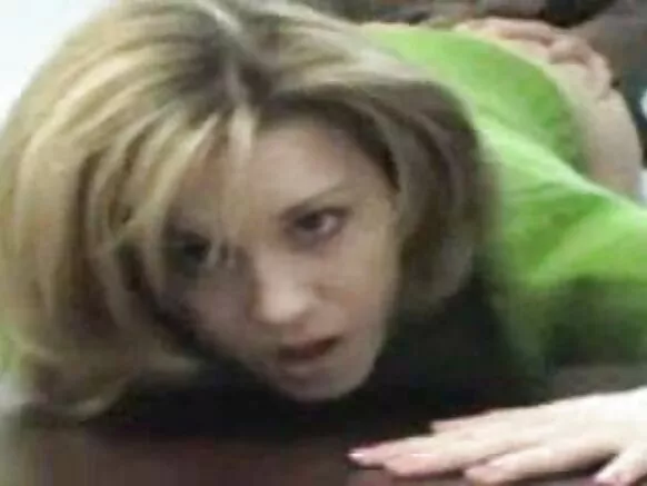 Mu Umoyo Waunenesko Wakukhwima Wakukhwima 18 Wa vyaka Mulembi Mukuru wa Booty Blonde Wakugonana!