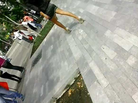 Hule wakukhwima wa ku Brazil wakukhwima xxx mu miniskirt hd.