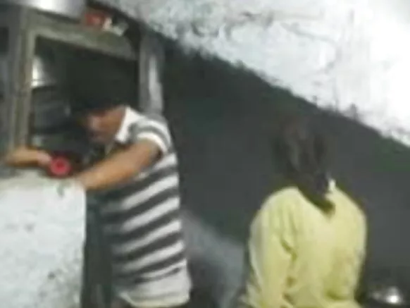 Munthu wa ku North India wakunozga kamera na kugonana na aunty wake ŵanakazi ŵane ŵakutowa.