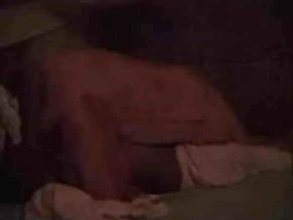 Swamiji wakugonana na agogo na ŵamama mu ashram.