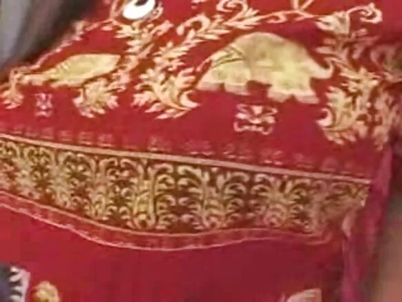 Agogo awo ŵali na mabere ghakuru ŵakuŵa na ŵatatu mu sinema.