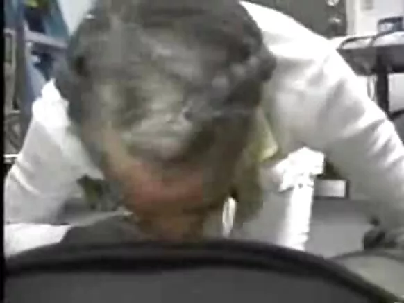 Black grannies, ŵanakazi ŵambura kugomezgeka na mabere ghakuru ghakotcha.