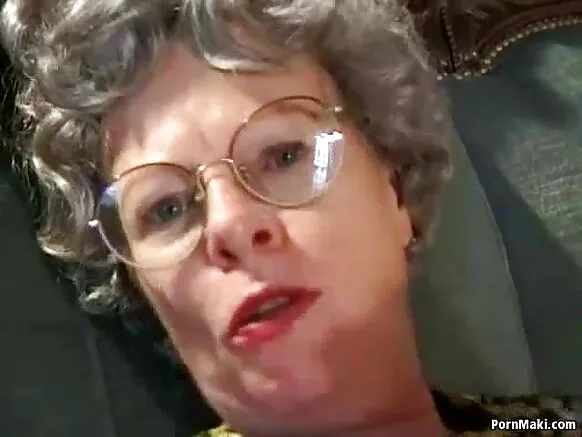 Granny wakukhwima wakuyamwa makondo na kugonana na German.