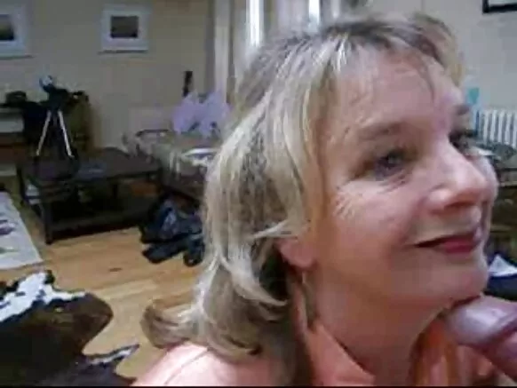 Granny jasmine wakukhwima wakupeleka blowjob ku ŵanakazi ŵakugonana, vidiyo ya ŵanakazi ŵalara.