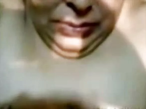 Aunty wa ku India wakupereka blowjob na mavidiyo ghakukondweska gha nkhope gha ŵanakazi ŵakukhwima.