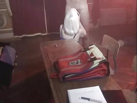 Eva Delage wakuyamwa mbunda yakukhwima.