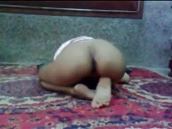 Sexy busty desi latina wakukhwima kugonana munthu mulara.