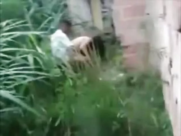 Neighbour ni vidiyo ya ŵanakazi ŵakukhwima awo ŵakugona ndipo ŵakukoleka ŵakugonana pa patio.