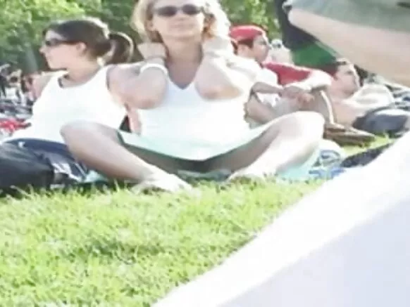 Hot granny na mbunda yikuru ya boma yambura kuvwara upskirt.