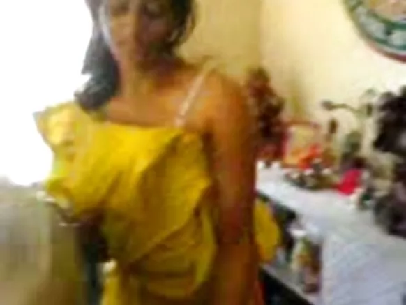 Msungwana wa ku Hyderabad wakukhumba mkondo wa ŵanakazi ŵachekuru xxx wakubisika.