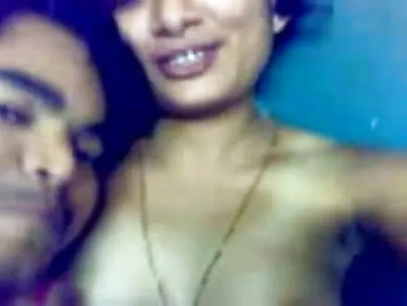 Aunty wakukhwima wakutowa wa Latina kufuma ku Kerala mabere na m’mimba vikakoleka na chibwezi chake chakutowa.