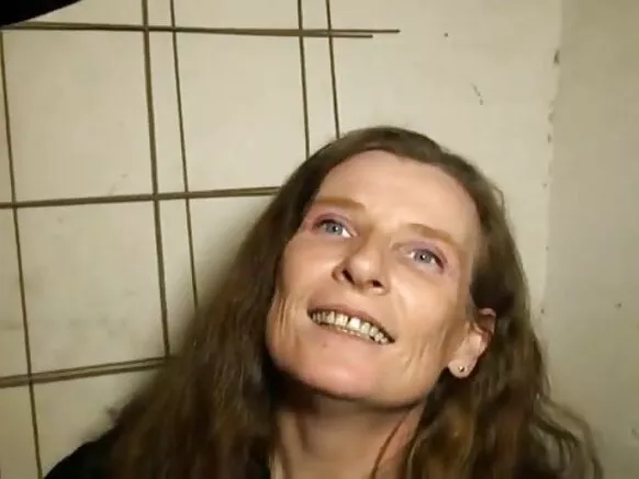 Elisa wakagona xxx wakukhwima mu vidiyo yakupangika kunyumba kufuma ku ŵantchito ŵa ku France.
