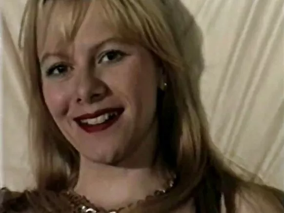 Ma blonde gha ku France, agogo ŵakukhwima ŵa ku m'makutu, ŵanakazi ŵakugonana ŵakukhwima.