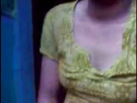 Ŵasilikari ŵa ku Bangla Desi xxx ŵa kunyumba ŵamama ŵambura soni ŵakuyamwa musolmani kufuma ku mzukuru wambura soni.