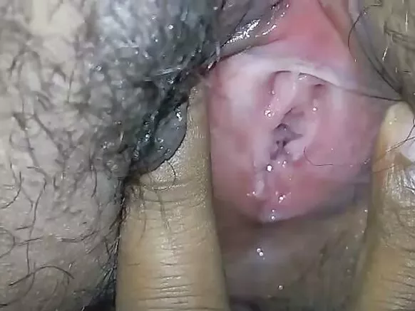 Indian desi milf wakugonana na nthembo ya mwanakazi wakutentha apo wakukhwaska clit yake.