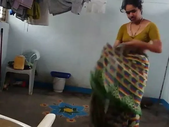Desi wa nthengwa wakuvwara saree wakukhwima wa ku Spain wakugonana para wageza.