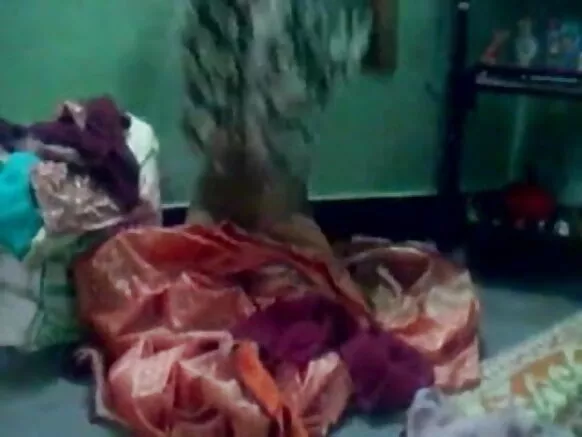 India wakuwonelera vidiyo ya vithuzithuzi vyamuziro vya aunty 1084.